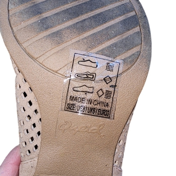 Qupid Core-18 Preforated Ankle Booties Size 8 Beige Taupe Block Heel Tassel Chic - Picture 4 of 6